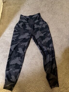 Old Navy Black & Gray Camo High-Waist Track Joggers